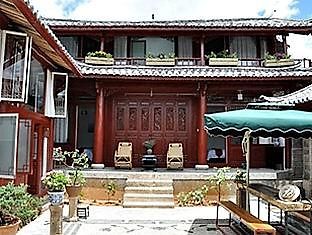 Free Cloud Guesthouse Лицзян Экстерьер фото
